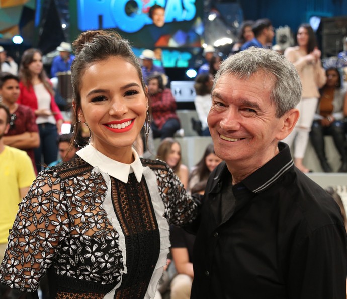 Bruna Marquezine com Serginho Groisman no 'Altas Horas' (Foto: Carol Caminha/Gshow)