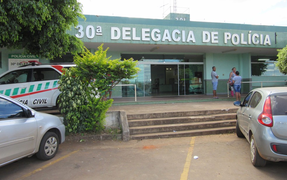 Fachada da 30 Delegacia de Polícia, em São Sebastião — Foto: Fernando Caixeta/G1