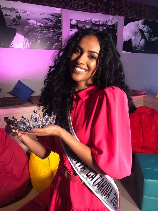 SC escolhe 1&ordf; miss universo negra ap&oacute;s mais de 60 anos; 'Ouvi que n&atilde;o tinha  perfil catarinense', disse vencedora | Santa Catarina | G1