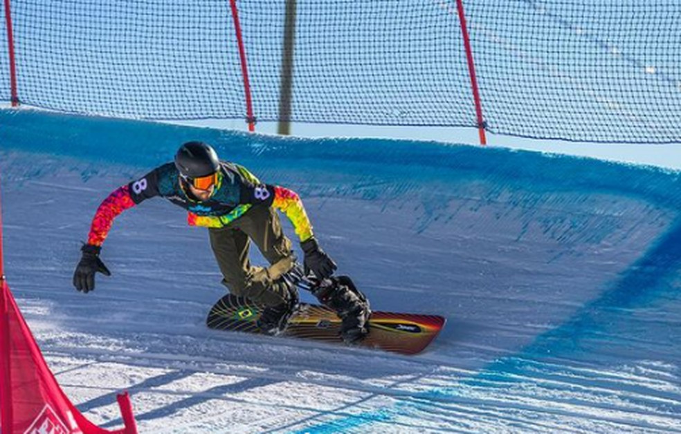 Andre Barbieri em competição de snowboard — Foto: Reprodução/Andrew Jay