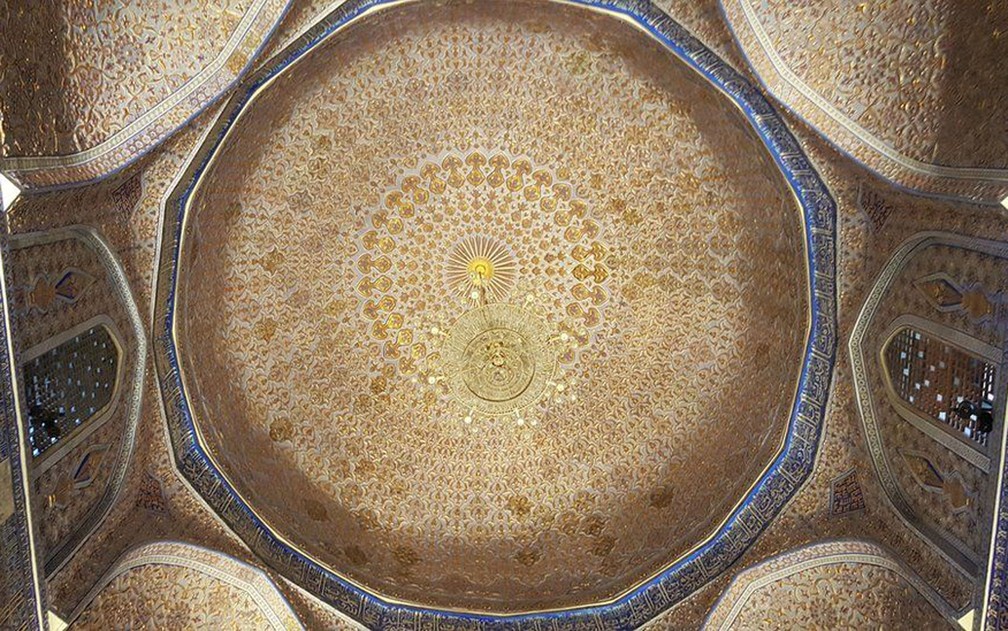 Mausoléu do imperador Tamerlão: país recebe cerca de 2 milhões de turistas estrangeiros por ano — Foto: BBC