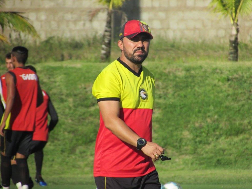 Luizinho Lopes acerta permanência e continua como técnico do Globo FC em 2018 (Foto: Rhuan Carlos/Divulgação)