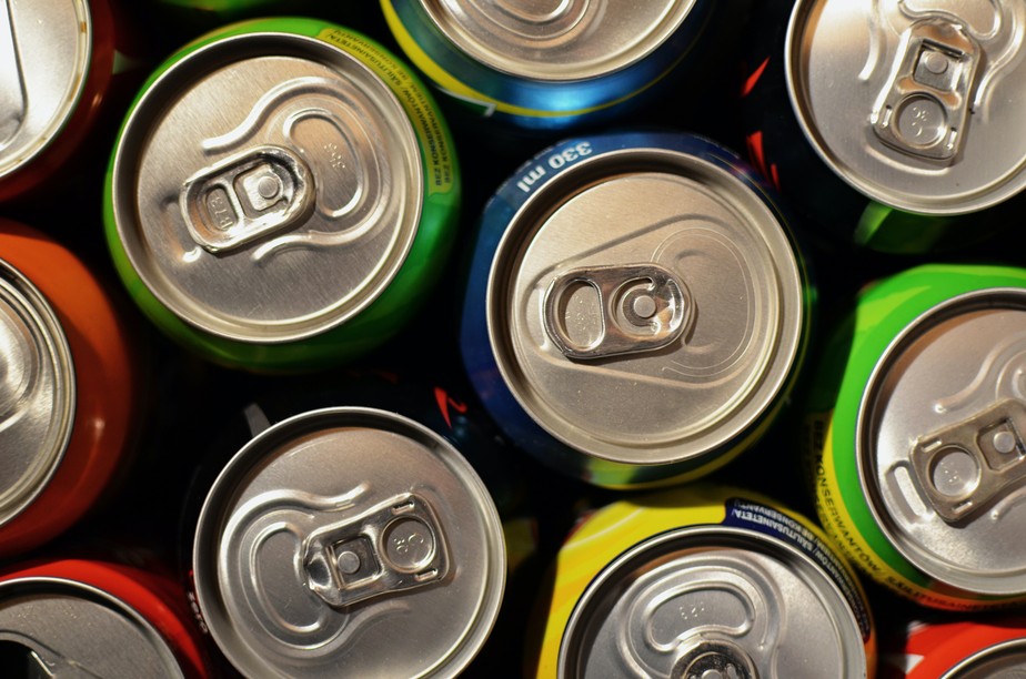 Muitos refrigerantes zero açúcar são adoçados com aspartame.