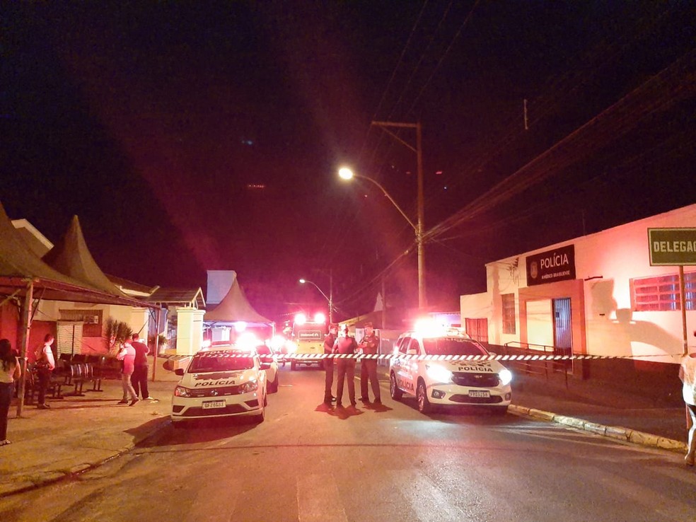 Homem invade hospital e esfaqueia sete pessoas em Américo Brasiliense — Foto: Walter Strozzi/acidade on