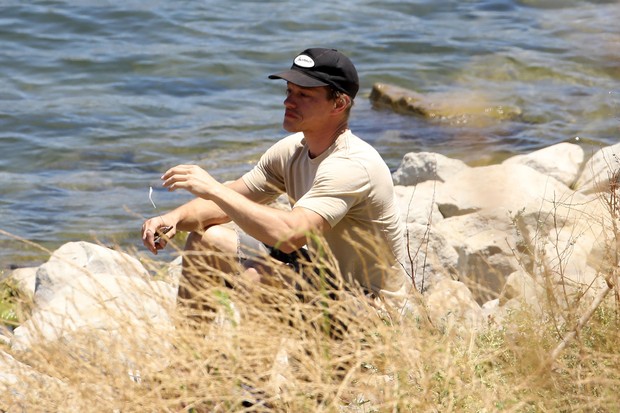 Ryan Dorsey, ex-marido de Naya Rivera, em lago em que atriz desapareceu (Foto: The Grosby Group)