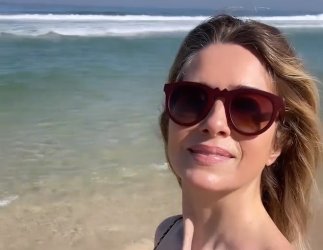 Letícia Spiller curte tarde de sol na praia (Foto: Reprodução / Instagram)