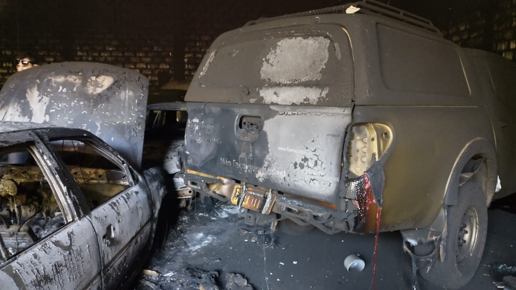 Incêndio em oficina mecânica destrói 21 carros e deixa prejuízo de R$ 1 milhão em São José da Barra — Foto: Arquivo Pessoal