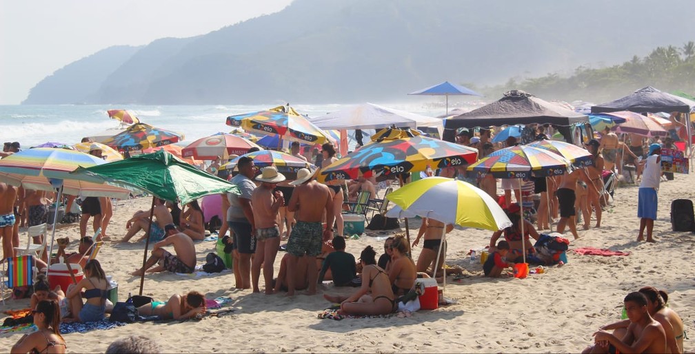 5 de setembro - Aglomeração na praia de Maresias, em São Sebastião — Foto: Elton Ramos | PMSS