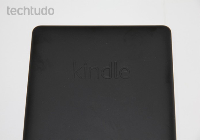 Kindle Paperwhite tem design emborrachado (Foto: Isadora D?az/TechTudo)