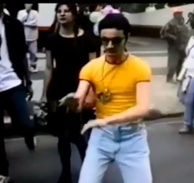 Primeira Parada do Orgulho LGBTQIA+ realizada em São Paulo em 1996 (Foto: Reprodução/Instagram)