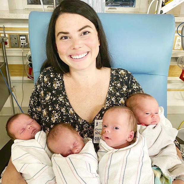 Maxine e os quatro filhos biológicos (Foto: Reprodução/ Instagram)