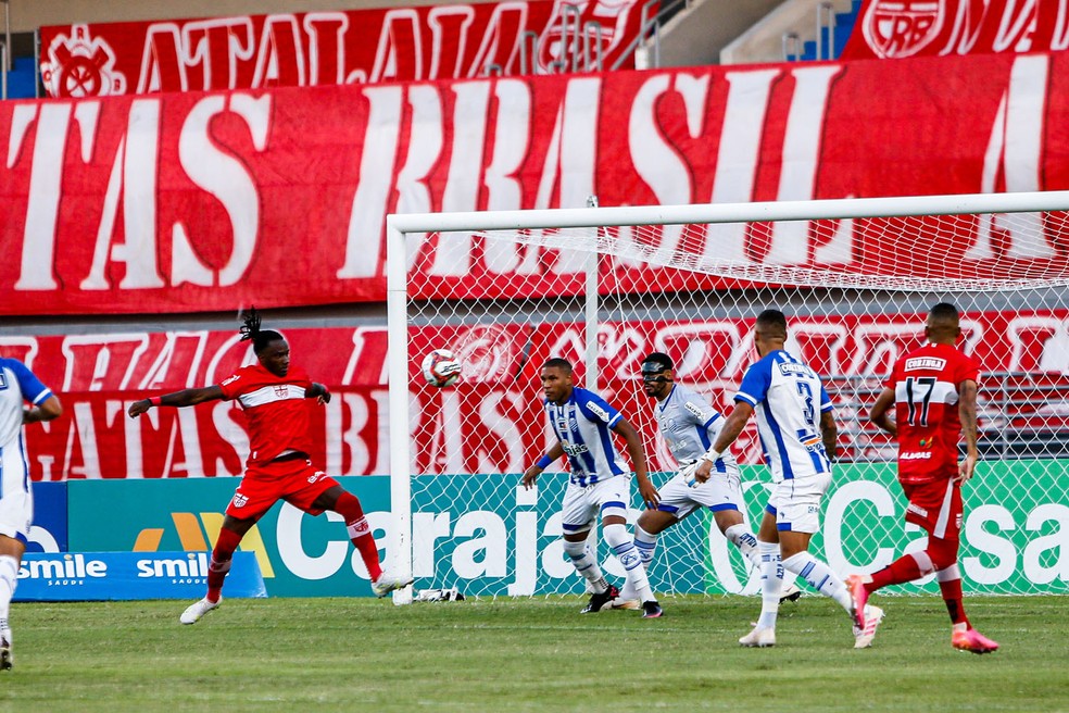 CRB saiu atrás no placar, mas empatou com Hyuri — Foto: Ailton Cruz/Gazeta de Alagoas