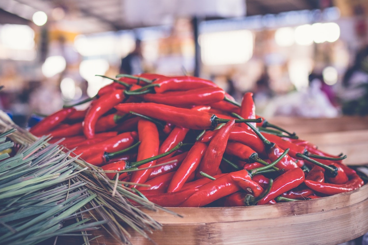 As pimentas são conhecidas pela identidade que conferem aos pratos (Foto: Pexels / Artem Beliaikin / Creative Commons)