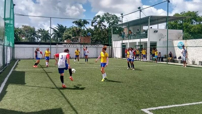 Nova Geração e Pérola se enfrentaram na estreia do PE Feminino de Futebol 7 (Foto: Divulgação / Federação Society PE)