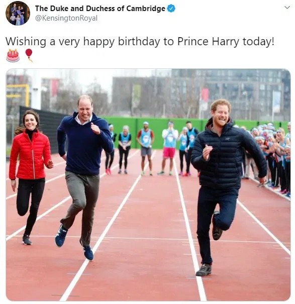 Kate Middleton e o Príncipe William compartilharam uma mensagem de aniversário para o Príncipe Harry com uma foto deles correndo no revezamento do Heads Together no Parque Olímpico de Londres em 2017 (Foto: Reprodução)