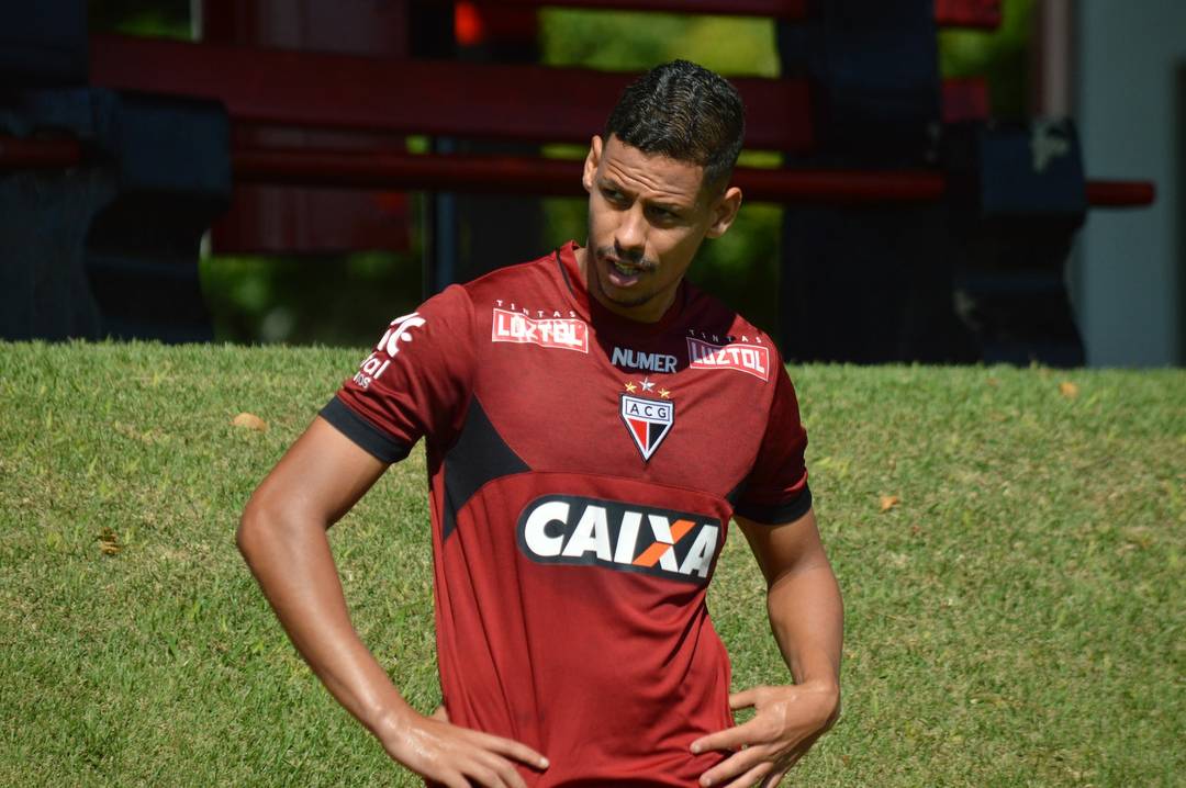 Fernandes, meia do Atlético-GO