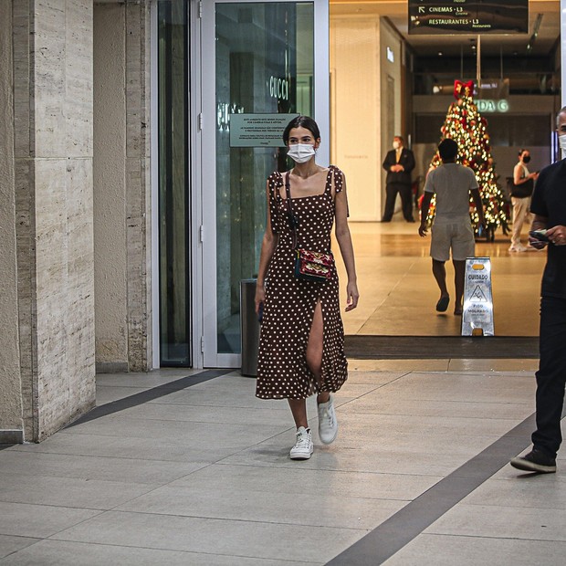 Bruna Marquezine vai a shopping no Rio de Janeiro (Foto: Edson Aipim/AgNews)