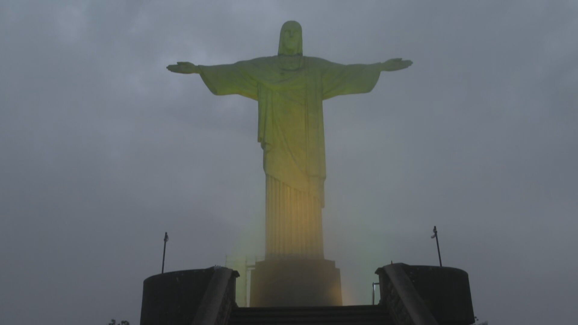 Cristo Redentor é Iluminado De Verde E Amarelo Em Homenagem A Pelé ...