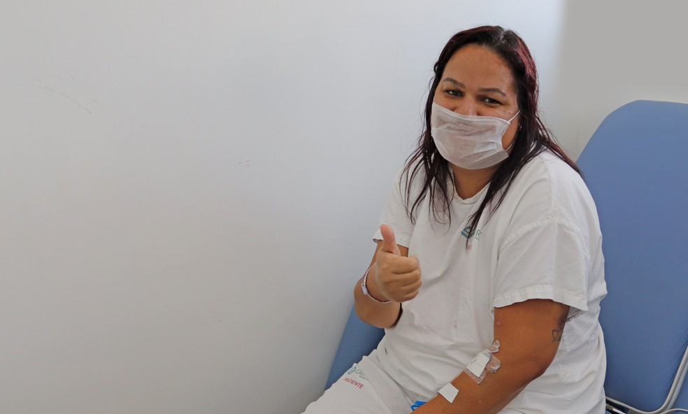 Adriana já fora da UTI, sem respirador — Foto: Hospital Regional/Divulgação