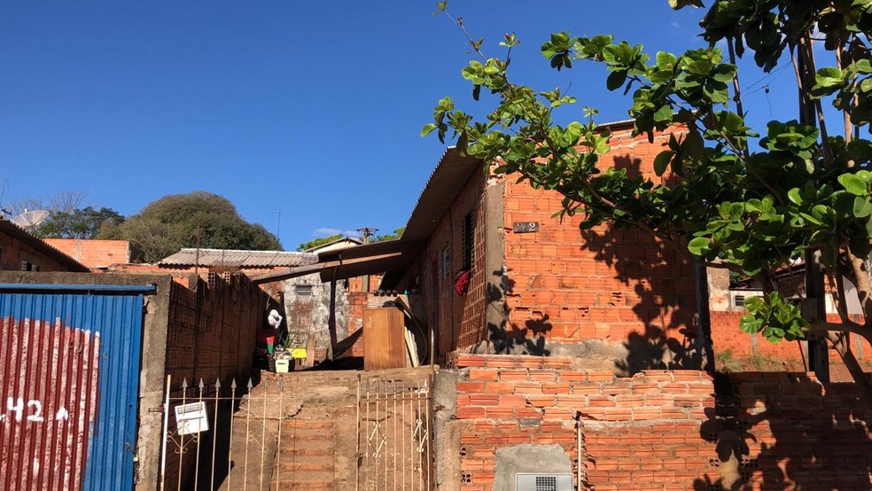 Polícia prende pai e filho suspeitos de envolvimento em homicídio em distrito de Botucatu — Foto: Polícia Civil/Divulgação