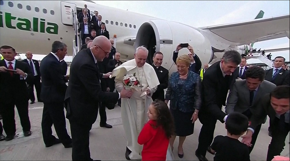 Papa Francisco chega nesta segunda-feira (15) em Santiago, no Chile (Foto: Reprodução/Globonews)