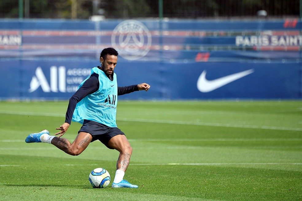 Neymar treina pelo PSG — Foto: Getty Images/PSG