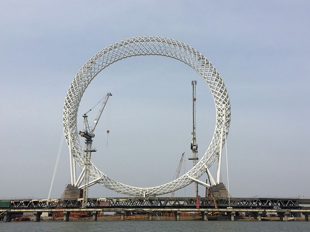 China inaugura a maior roda gigante do mundo sem aros centrais (Foto: © xinhua)