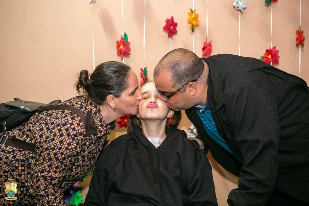 Tânia Florêncio, mãe de Kamila, conta que a menina passou 38 dias na UTI — Foto: Arquivo Pessoal