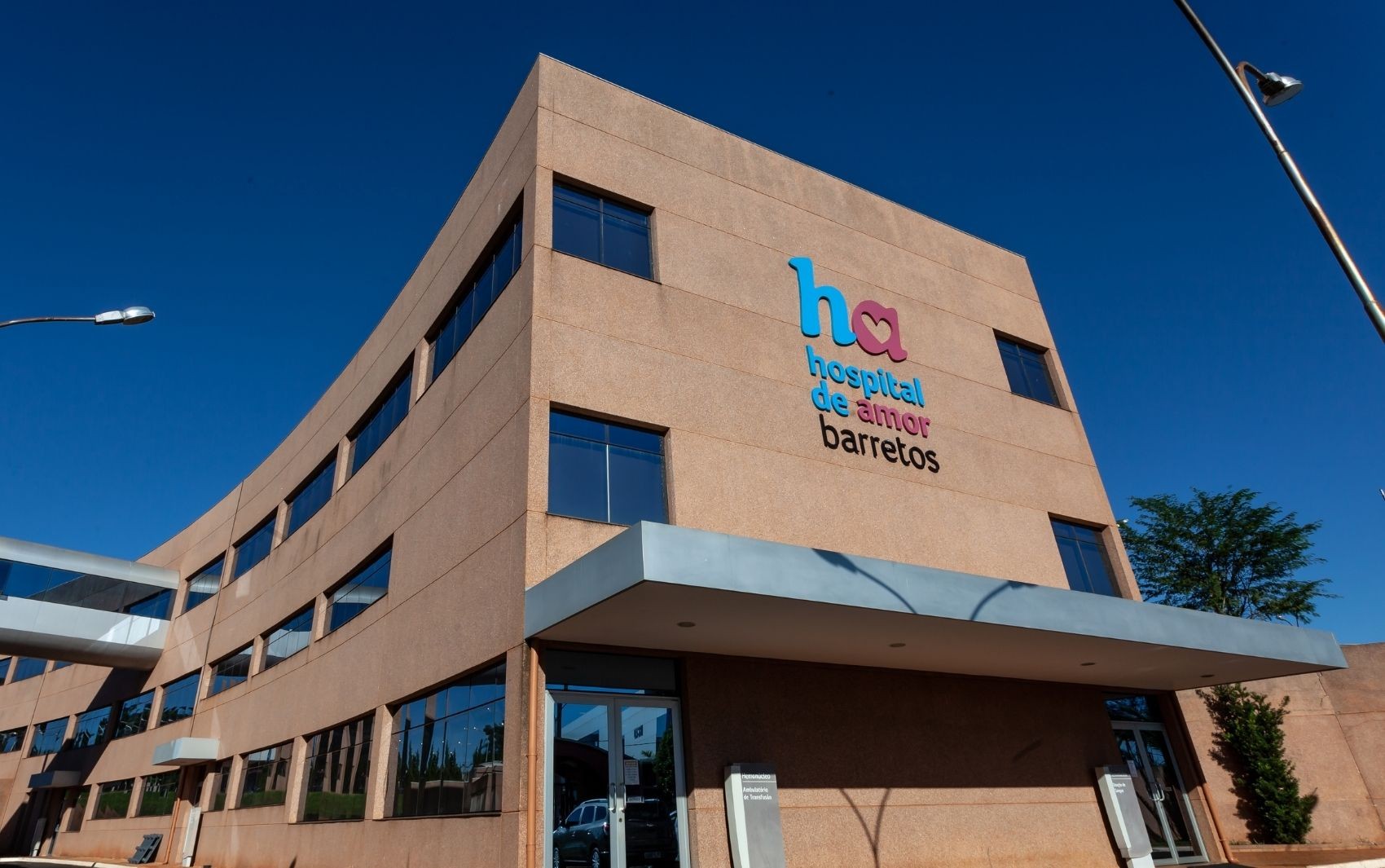 Violão em cirurgia, tumor inoperável e oncogenética no SUS: 6 procedimentos históricos no Hospital de Amor de Barretos