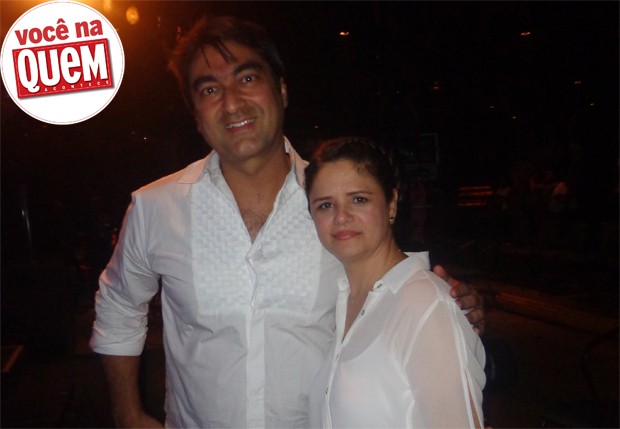 Maria Teresa Fraga e Zeca Camargo (São José dos Campos – SP): “Essa foto com o Zeca camargo foi tirada na Gravação do especial de fim de ano do Roberto Carlos” (Foto: Reprodução )