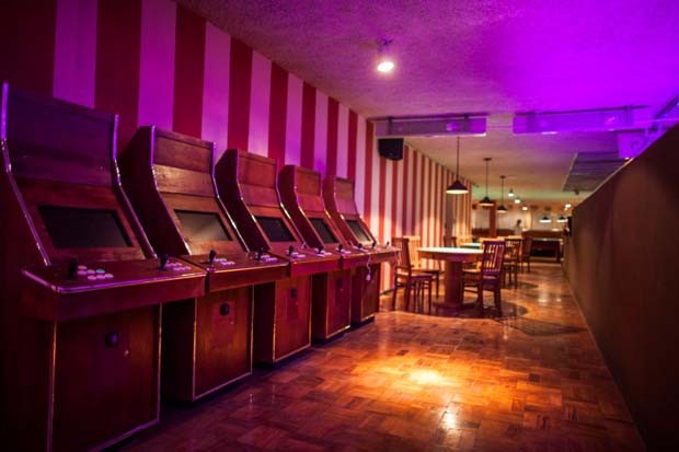 Primeiro andar da TEX é contemplado com mesas de sinuca e carteado, arcades e a pista de boliche (Foto: Divulgação)