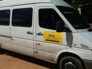 Micro-ônibus em que viajavam estudantes da Ufal (Foto: Divulgação/Polícia Civil)