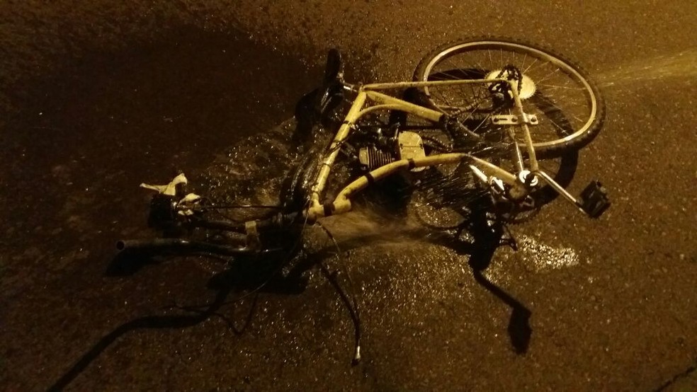 Condutor da bicicleta não resistiu aos ferimentos e morreu no hospital (Foto: Osvaldo Bento/Debate Notícias/Cedida)