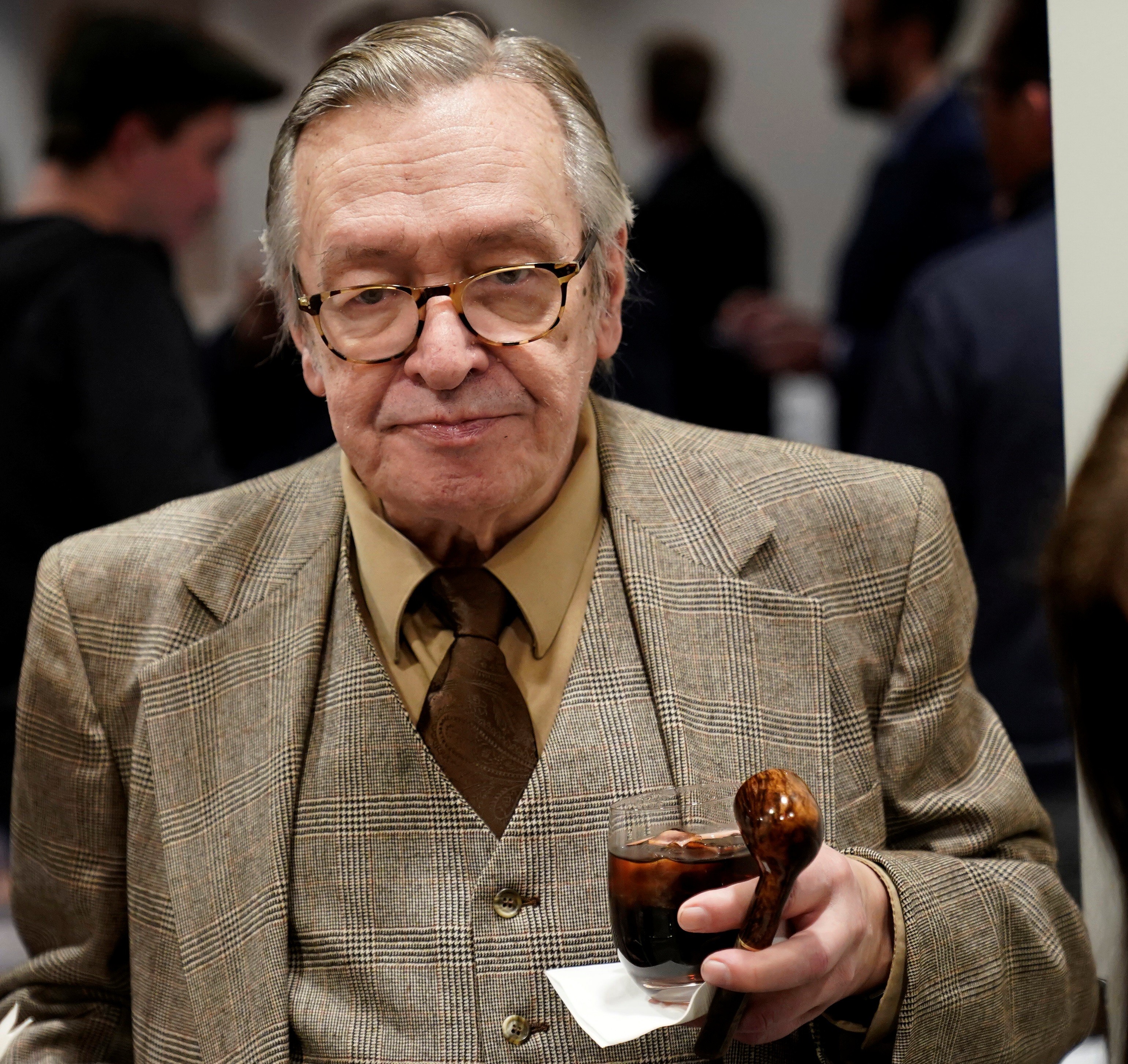 No Youtube, os vídeos de Olavo de Carvalho estão marcados ...