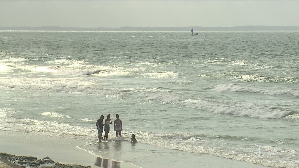 Laudo apontou que ao menos duas praias de São Luís estão com todos os pontos impróprios ao banho (Foto: Reprodução/TV Mirante)