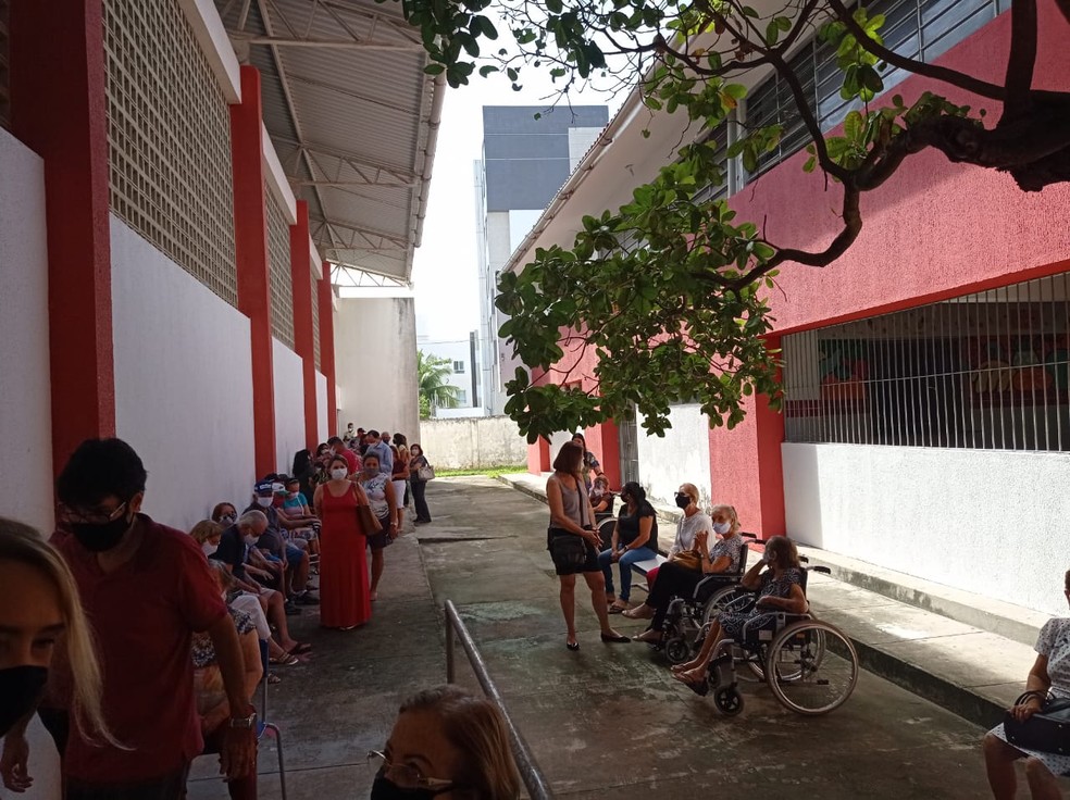 Tumulto é registrado em ponto de vacinação no Bessa, em João Pessoa  — Foto: Carla Nobre/Arquivo pessoal