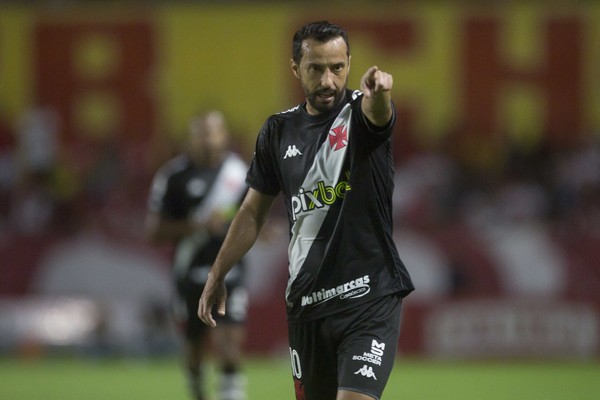 O experiente Nenê comanda o Vasco, que busca a primeira vitória na Série B, na partida contra a Chapecoense (Foto: Daniel Ramalho / CRVG)