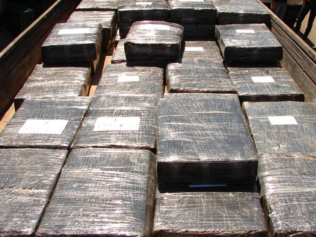 Polícia apreende três toneladas de maconha em caminhão. (Foto: Polícia Militar)