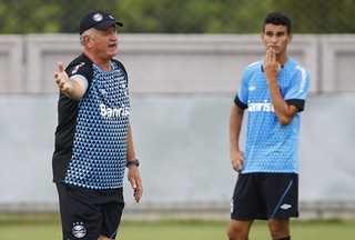 Jovens somem após protagonismo e vivem transição protegida no Grêmio