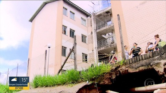 Cratera ameaça 'engolir' prédios populares na Grande SP