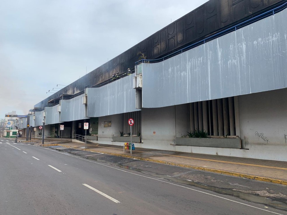 Bombeiros combateram o fogo no local — Foto: Arquivo pessoal