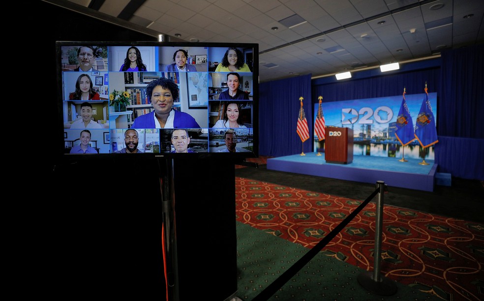 Democratas em ascenção no partido fazem o principal discurso no segundo dia da Convenção Nacional Democrata em vídeo nesta terça-feira (18)   — Foto: Convenção Nacional Democrata/Pool/Reuters
