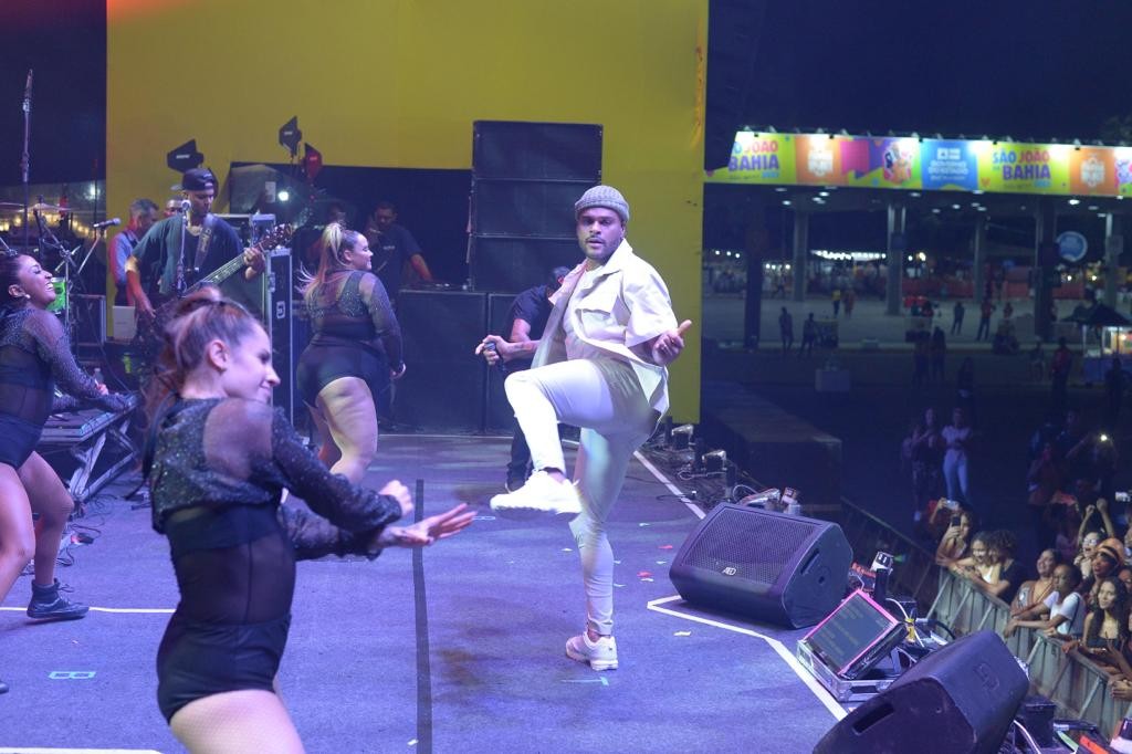 Tony Salles durante show do Parangolé (Foto: André Muzzel/AgNews)