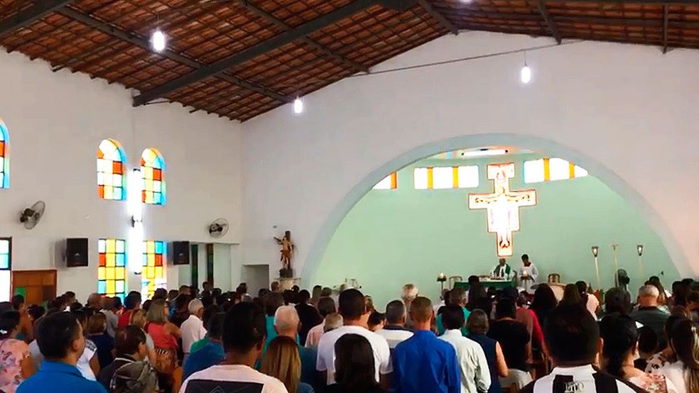 Missa de sÃ©timo dia em memÃ³ria de Jerrian Cunha Silva, 28 anos, morto a tiros em Salvador â Foto: Site Chapada News