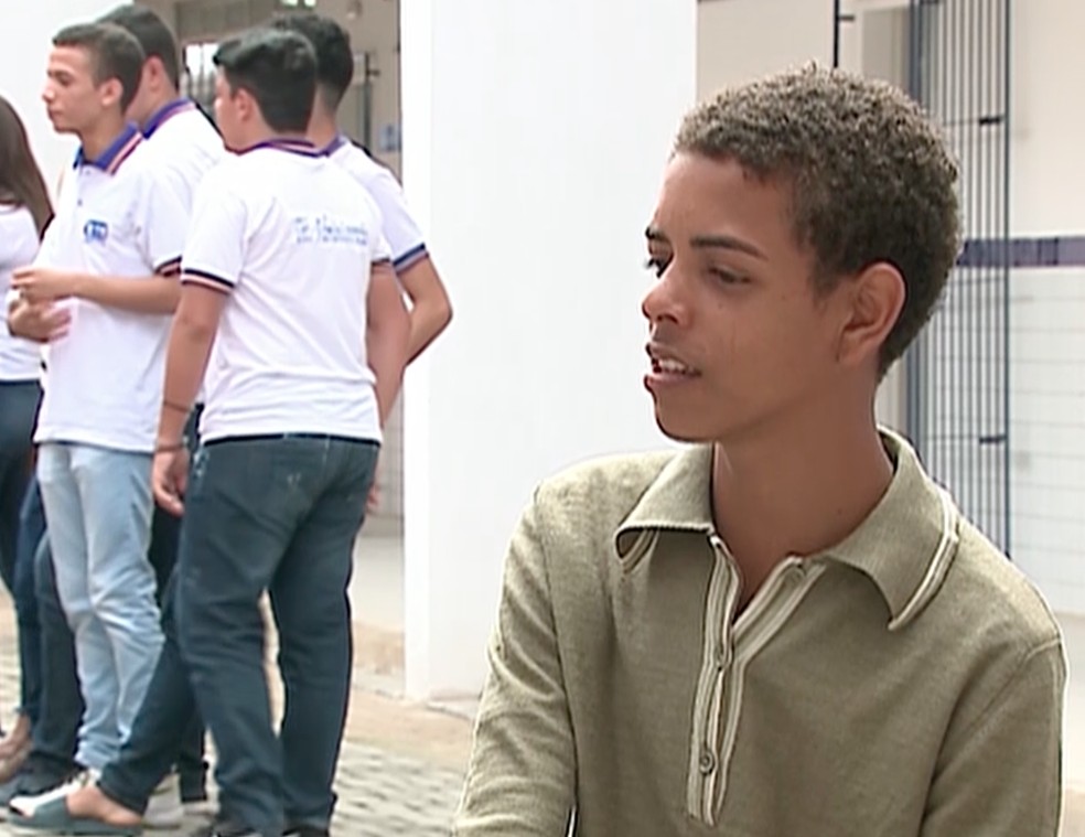 Jocélio Silva na escola onde estuda — Foto: TV Asa Branca/Reprodução