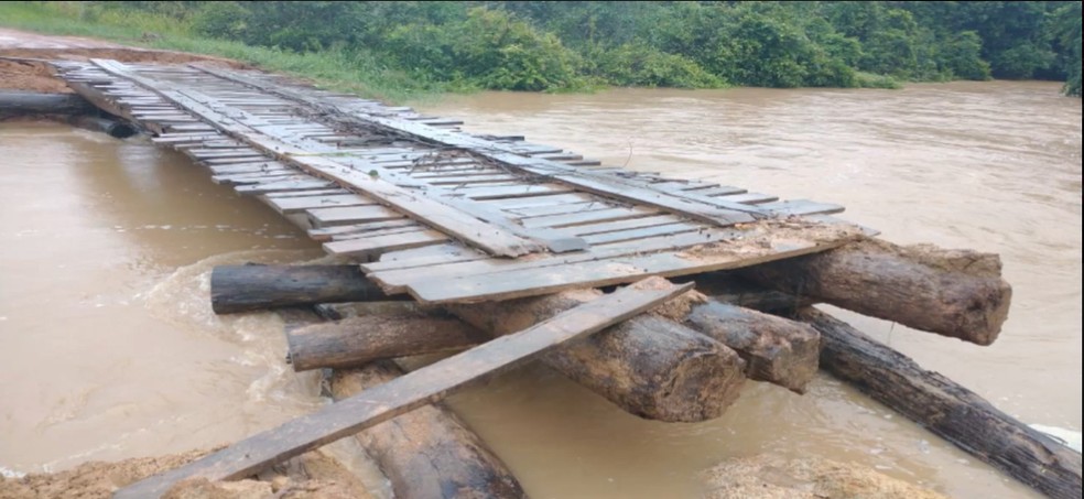 Fortes chuvas em Nova Brasilândia deixam estragos e afetam centenas de famílias — Foto: Reprodução/Rede Amazônica 