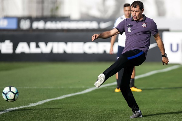 Paciência de um lado, retranca do outro: como o Corinthians pega o Coritiba