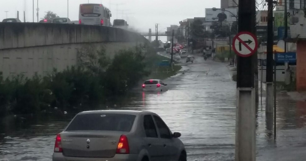 Chuvas causam transtornos em Natal no final de fevereiro deste an (Foto: SÃ©rgio Henrique Santos/Inter TV Cabugi)