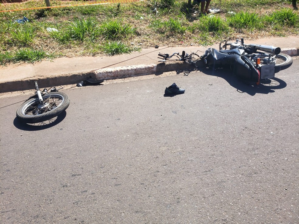 Motociclista morreu na Avenida Raimundo Maiolini, em Presidente Prudente — Foto: Polícia Militar
