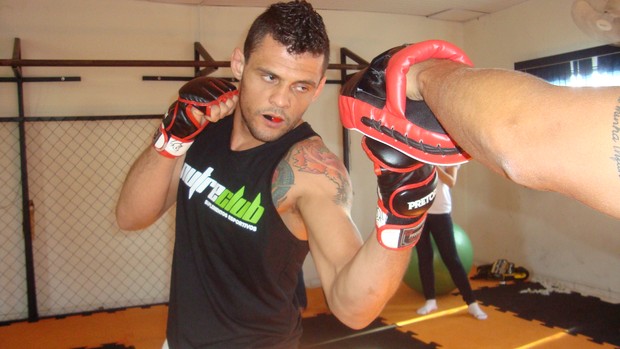 Lutador encara jornada tripla na busca do sonho de entrar no UFC ...